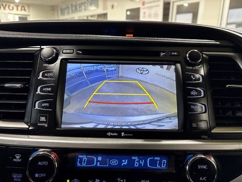 Used 2015 Toyota Highlander Limited image 18