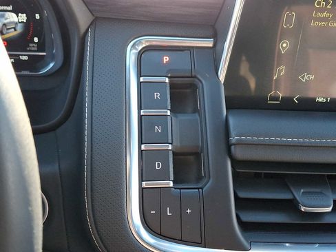 Used 2022 GMC Yukon SLT w/ SLT Luxury Package image 13