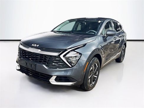Used 2023 Kia Sportage LX image 3