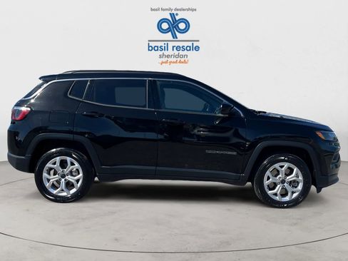Used 2025 Jeep Compass Latitude AWD/4WD image 7