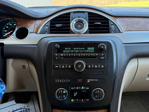 Used 2011 Buick Enclave CXL image 19