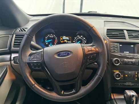 Used 2018 Ford Explorer XLT FWD image 23