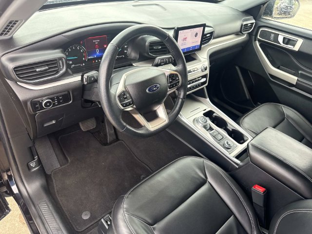 Used 2023 Ford Explorer XLT w/ Equipment Group 202A AWD/4WD image 23