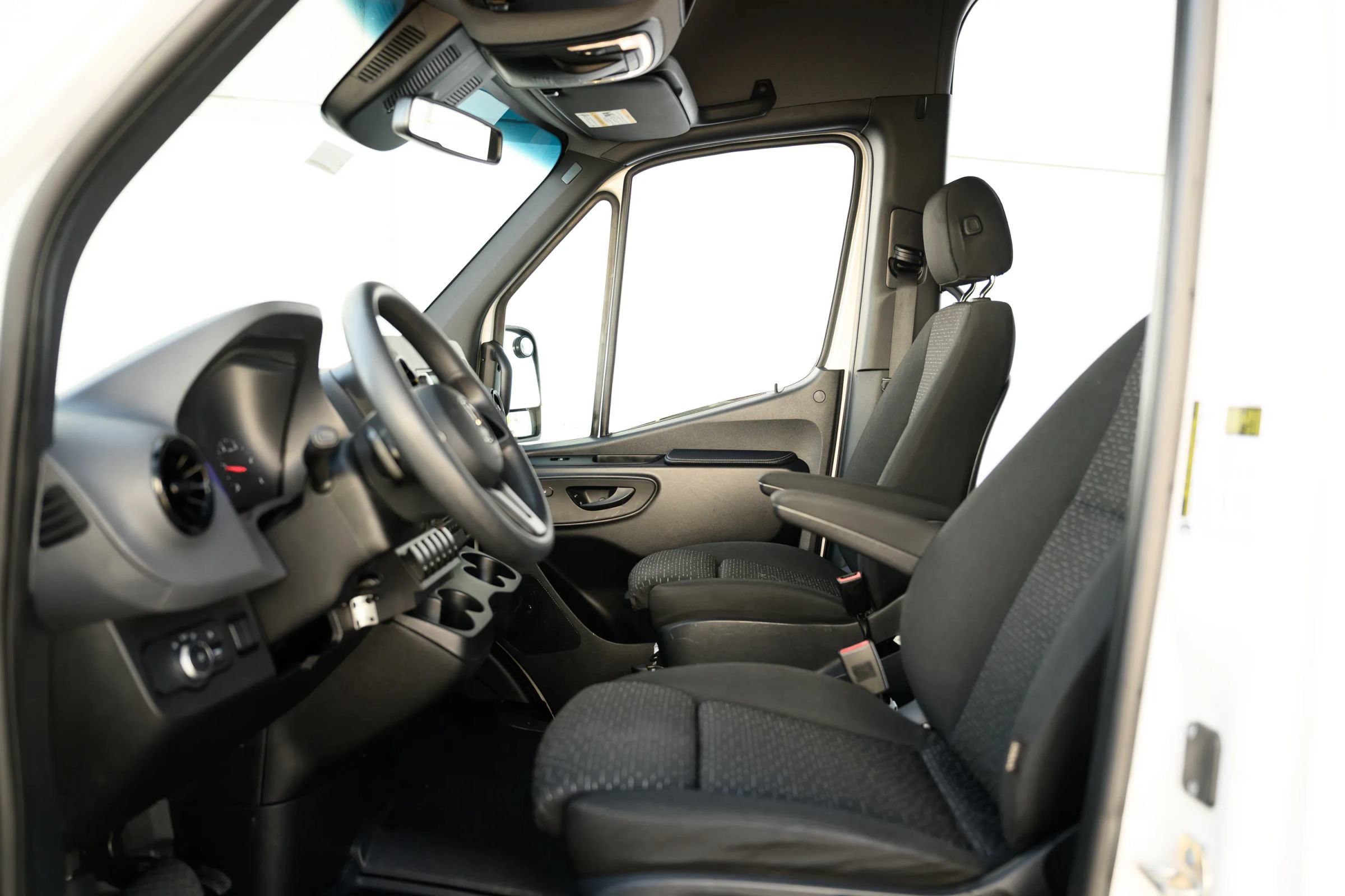Used 2021 Mercedes-Benz Sprinter 2500 image 46