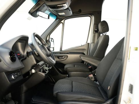 Used 2021 Mercedes-Benz Sprinter 2500 image 46