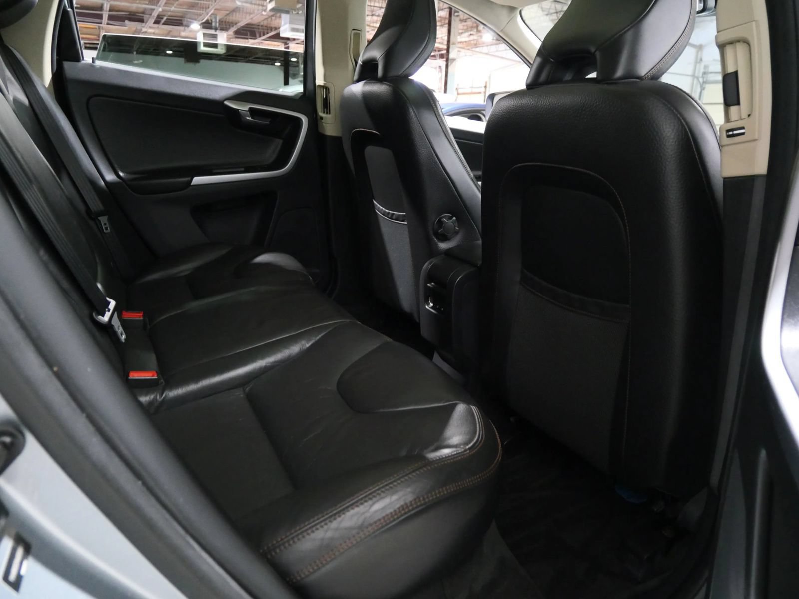 Used 2010 Volvo XC60 T6 AWD/4WD image 11
