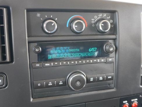 Used 2015 Chevrolet Express 2500 image 15