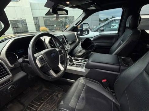 Used 2017 Ford F150 Lariat w/ Equipment Group 502A Luxury AWD/4WD image 8