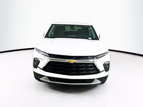 Used 2025 Chevrolet Blazer LT FWD image 2
