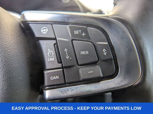 Used 2019 Jaguar E-PACE R-Dynamic SE image 34