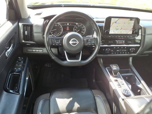 Used 2024 Nissan Pathfinder SL AWD/4WD image 10