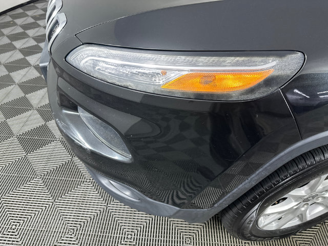 Used 2015 Jeep Cherokee Latitude w/ Cold Weather Group AWD/4WD image 29