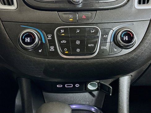 Used 2023 Chevrolet Malibu LT image 16