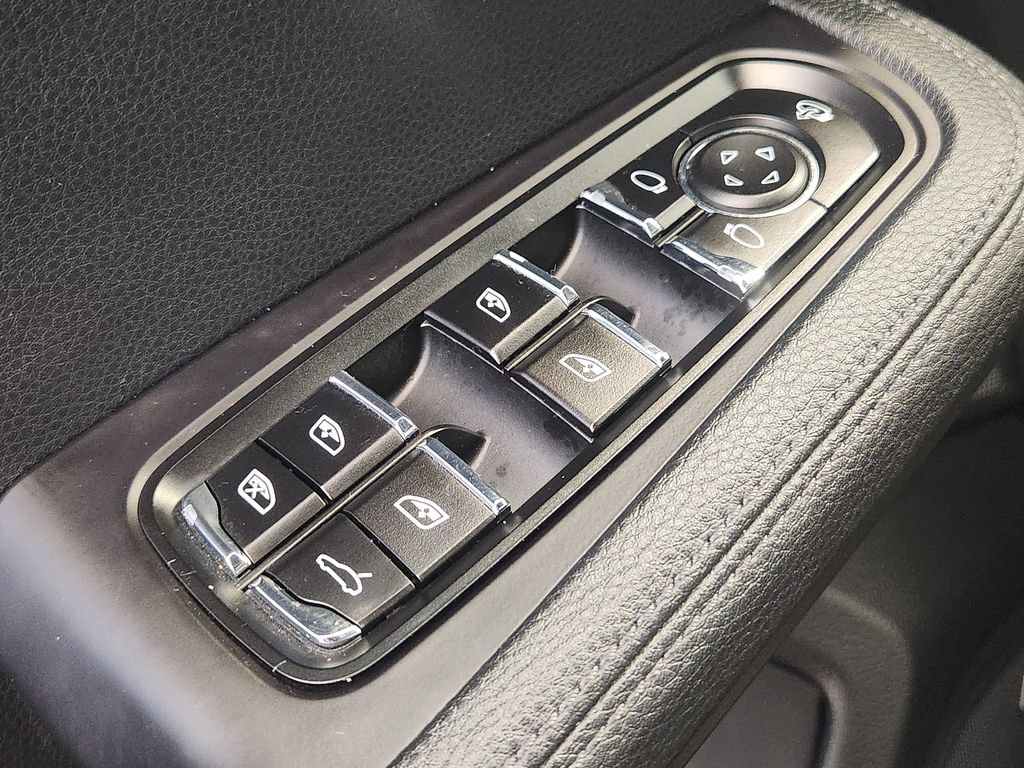 Used 2022 Porsche Macan AWD/4WD image 22