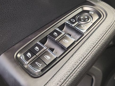 Used 2022 Porsche Macan AWD/4WD image 22