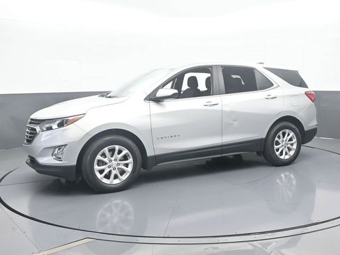 Used 2021 Chevrolet Equinox LT image 2