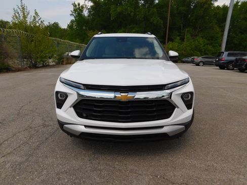 Used 2025 Chevrolet TrailBlazer LT FWD image 3