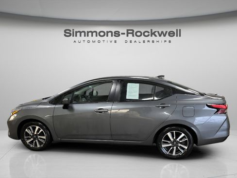 Used 2025 Nissan Versa SV image 8