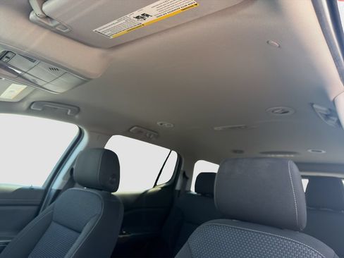 Used 2022 GMC Acadia SLE w/ Driver Convenience Package FWD image 24