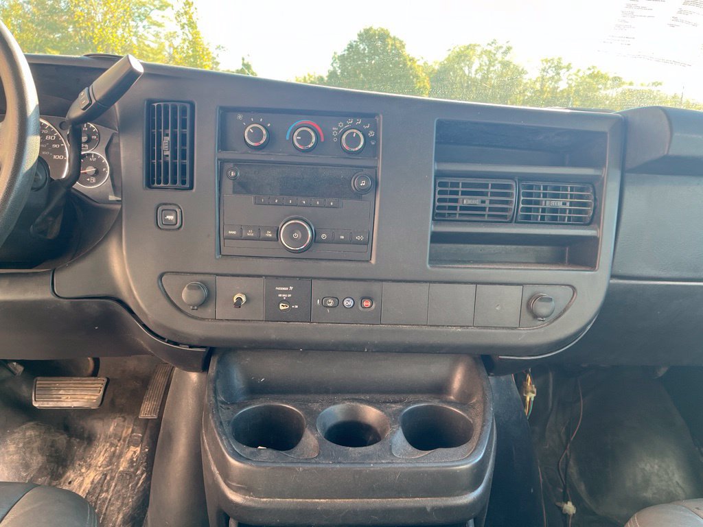 Used 2014 Chevrolet Express 3500 Extended RWD image 18
