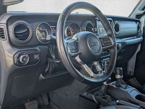 Used 2023 Jeep Wrangler Unlimited Sahara AWD/4WD image 3