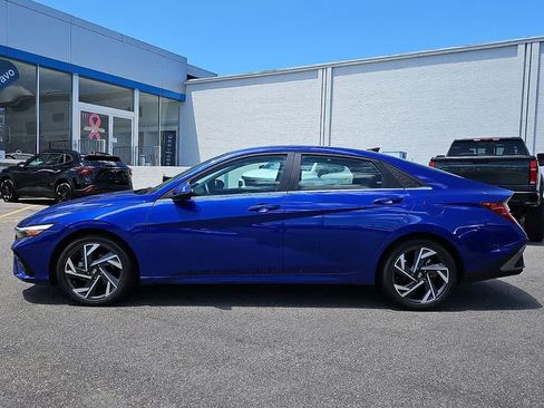 Used 2025 Hyundai Elantra Limited FWD image 7