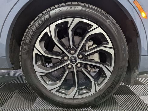 Used 2025 Lincoln Nautilus Reserve AWD/4WD image 6