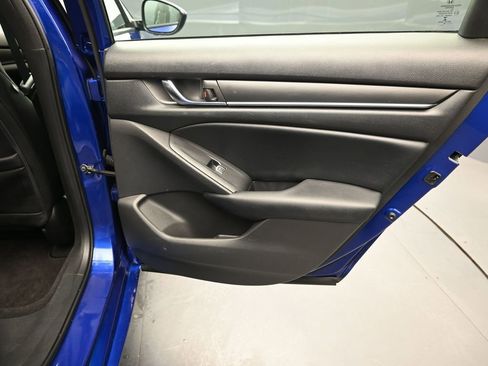 Used 2018 Honda Accord Sport image 17