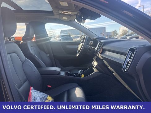 Certified 2025 Volvo XC40 B5 Plus image 9