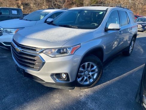 Used 2020 Chevrolet Traverse LT image 1