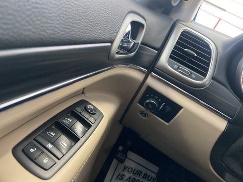 Used 2021 Jeep Grand Cherokee Limited w/ Trailer Tow Group IV image 32