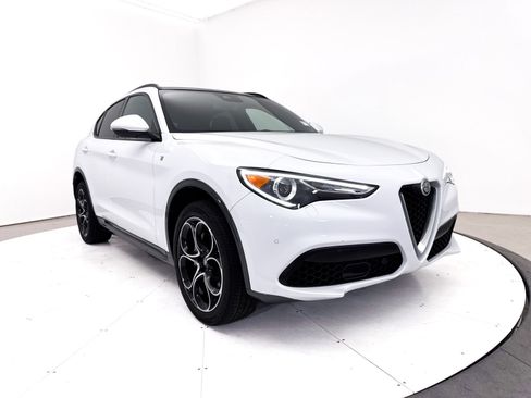 Used 2023 Alfa Romeo Stelvio Ti AWD/4WD image 14