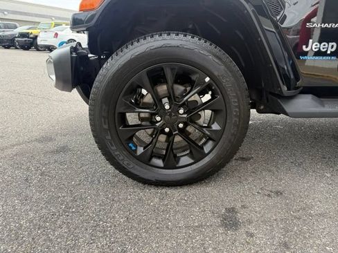 Used 2023 Jeep Wrangler Unlimited Sahara AWD/4WD image 43