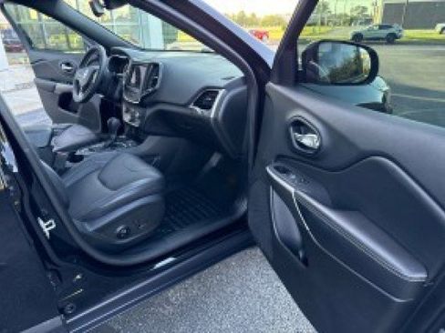 Used 2021 Jeep Cherokee Latitude Lux 80th Anniv w/ Quick Order Package 26U 80TH image 34