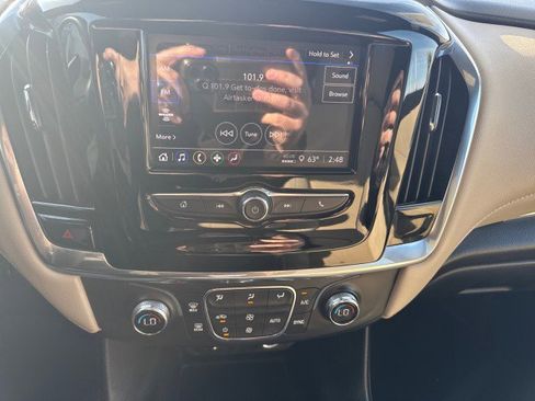 Used 2023 Chevrolet Traverse LS image 8