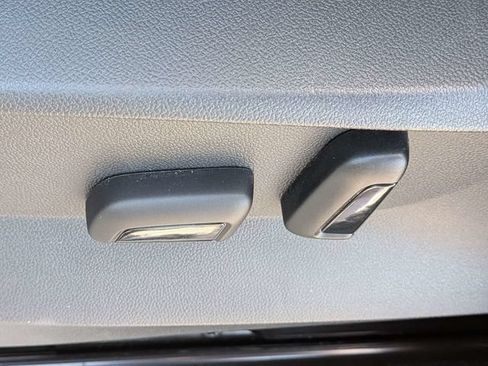 Certified 2023 Volkswagen Taos SE w/ Panoramic Sunroof Package FWD image 20