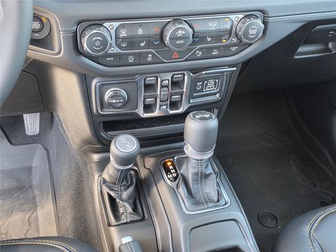 New 2026 Jeep Wrangler Unlimited Sahara AWD/4WD image 23