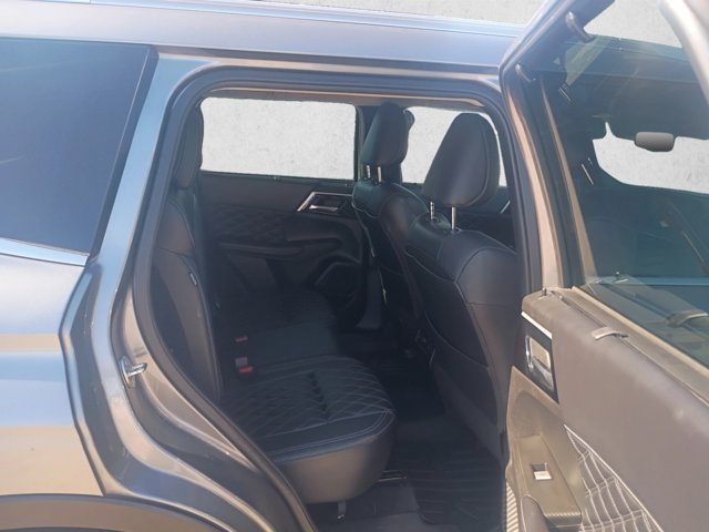 Used 2023 Mitsubishi Outlander SEL FWD image 19