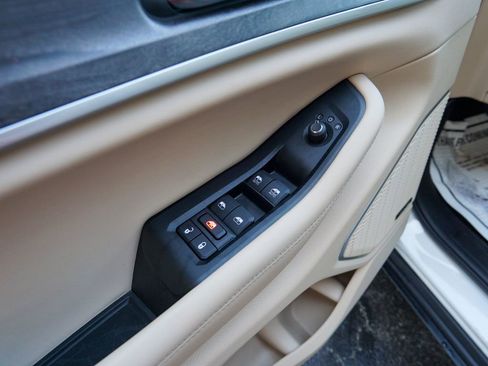 Used 2023 Jeep Grand Cherokee L Limited w/ Luxury Tech Group II image 21