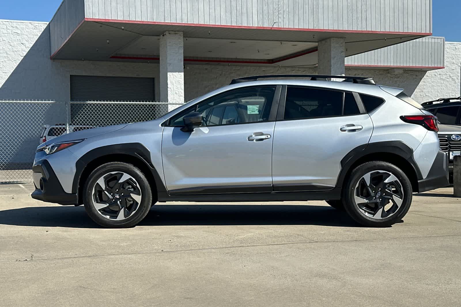 Used 2024 Subaru Crosstrek 2.5i Limited w/ Crosstrek Mirror Package AWD/4WD image 6
