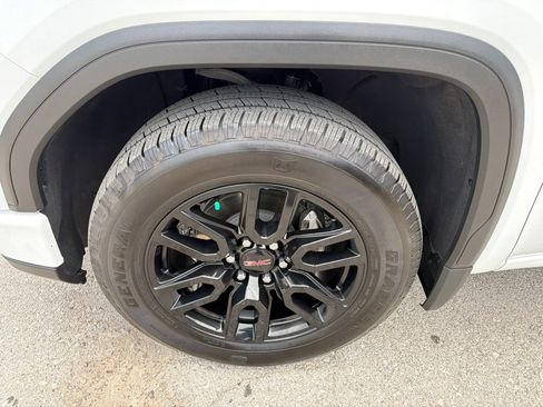 Used 2024 GMC Sierra 1500 Pro w/ Graphite Edition AWD/4WD image 9