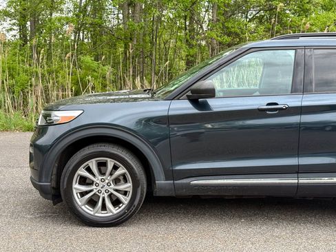Certified 2023 Ford Explorer XLT w/ Equipment Group 202A AWD/4WD image 9