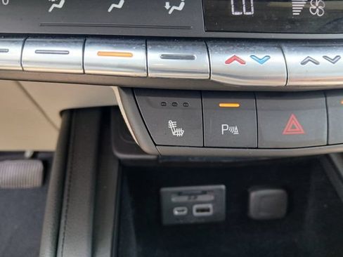 Used 2020 Cadillac XT4 Premium Luxury w/ Cold Weather Package FWD image 24