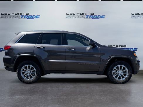 Used 2021 Jeep Grand Cherokee Laredo image 4