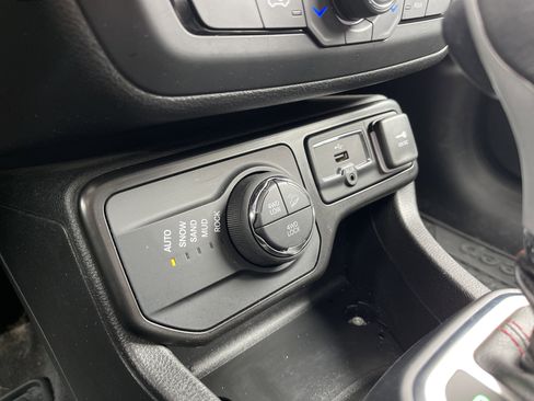 Used 2023 Jeep Renegade Trailhawk w/ Trailer Tow Group image 21