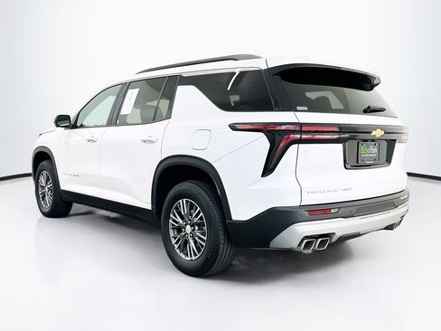 Used 2024 Chevrolet Traverse LT image 5