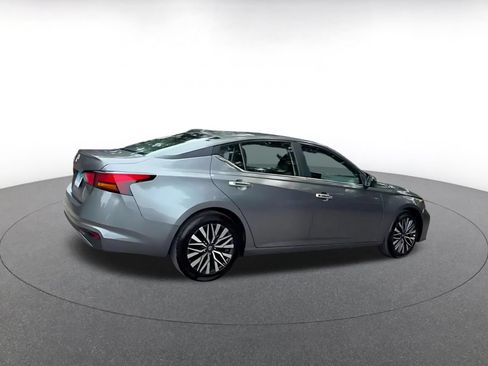 Used 2025 Nissan Altima 2.5 SV FWD image 15