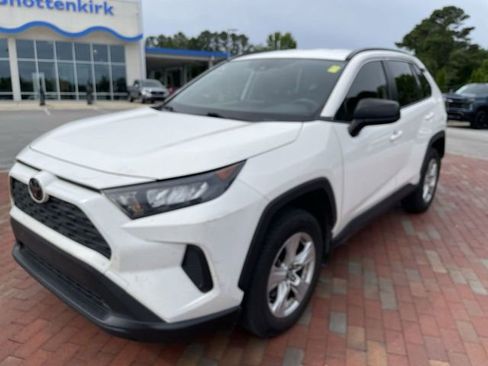 Used 2020 Toyota RAV4 LE FWD image 1