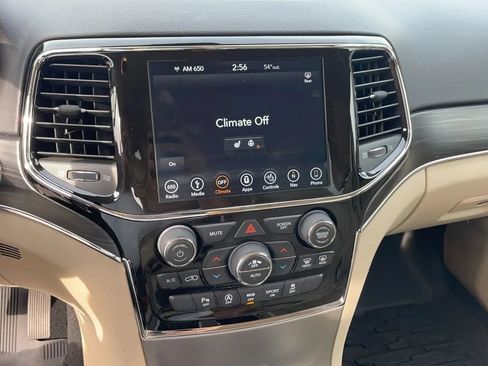 Used 2019 Jeep Grand Cherokee Limited AWD/4WD image 17