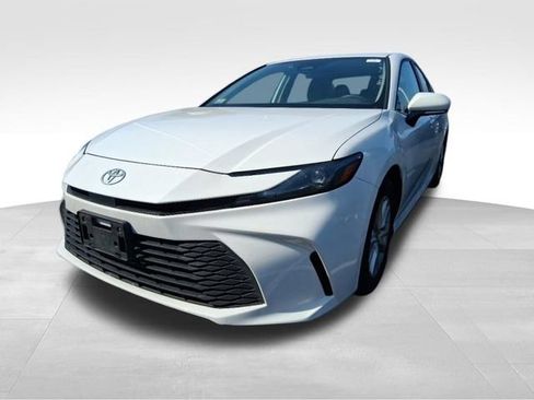 Used 2025 Toyota Camry LE FWD image 4